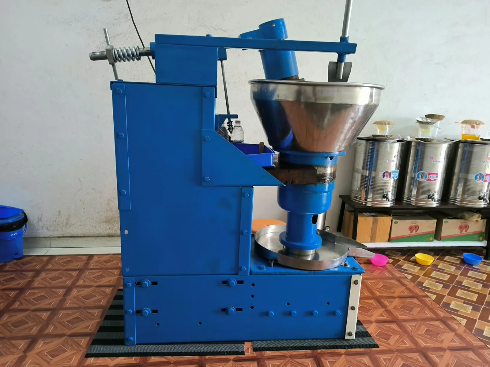 The wooden ghani